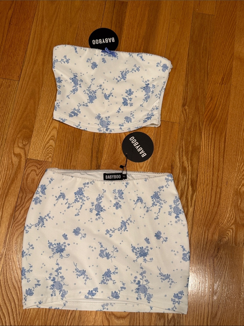 Babyboo White & Blue Floral Mini Skirt - and tub zip top xs nwt